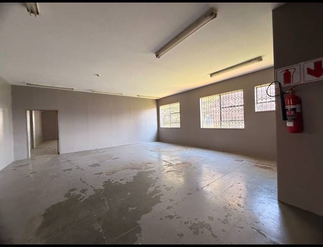 1,840M² WAREHOUSE TO LET IN MEADOWDALE